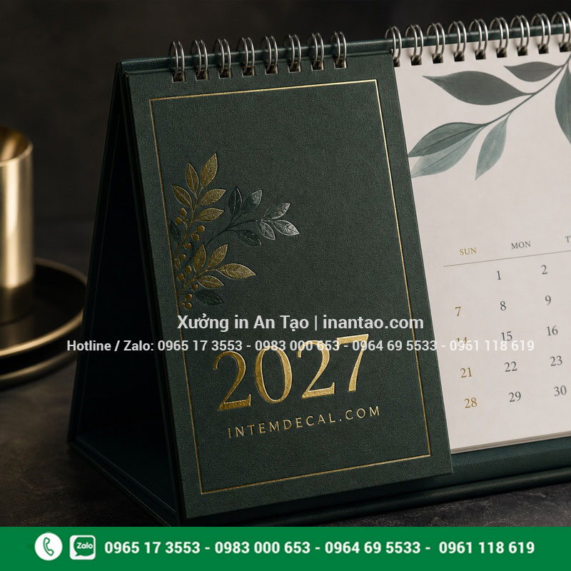 Chất liệu và gia công lịch để bàn Cận cảnh giấy, đế, lò xo và ép kim trên lịch để bàn