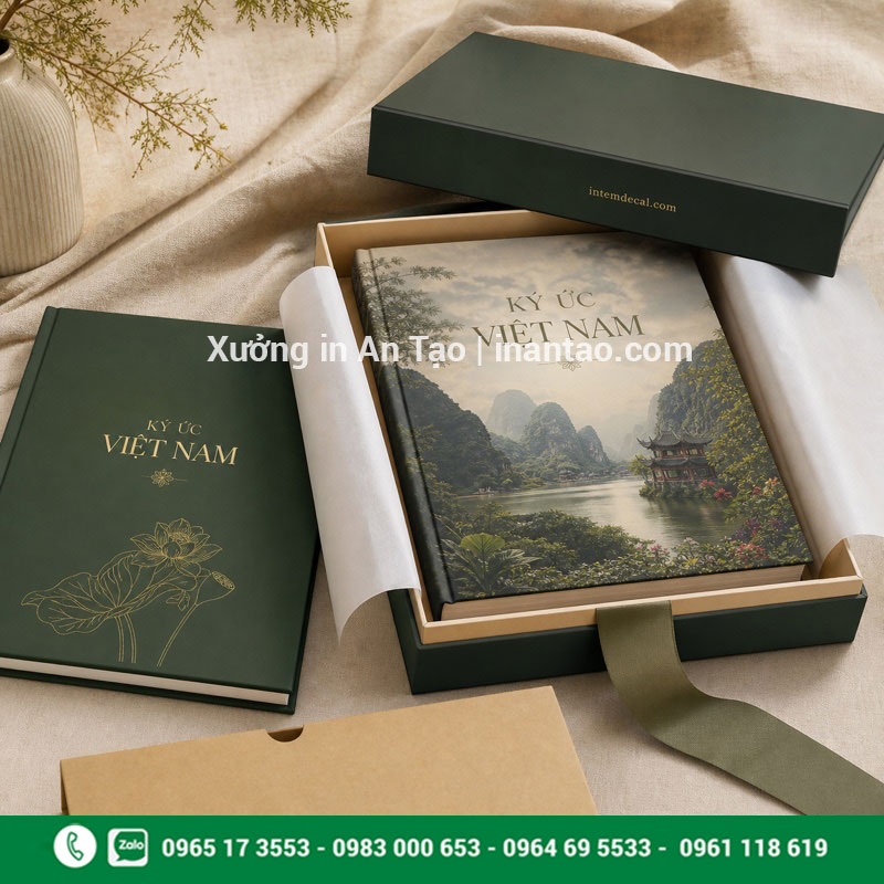 Đóng gói photobook hoàn thiện trước khi giao khách Bộ photobook thành phẩm có hộp cứng bảo vệ