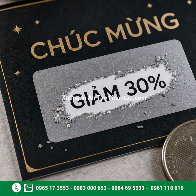 Lớp phủ cào bảo mật nội dung và dễ cào Cận cảnh lớp phủ bạc trên thẻ cào trúng thưởng