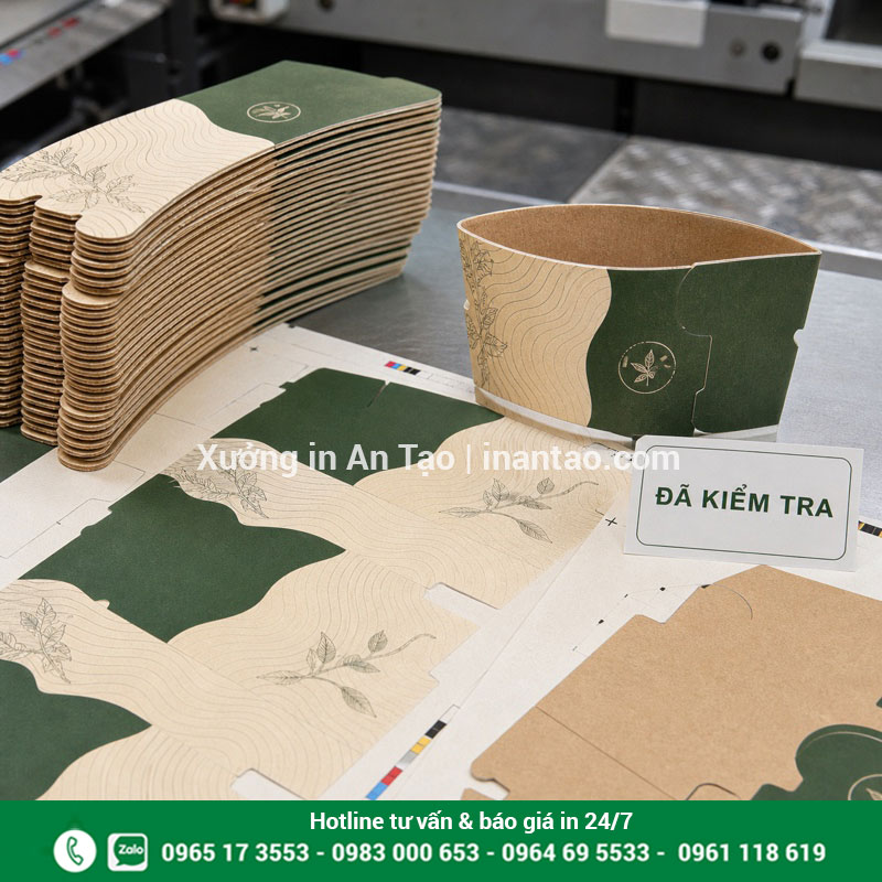 Kiểm tra chất lượng cover cách nhiệt trước đóng gói Kiểm tra bản in và đường bế cover cách nhiệt tại xưởng