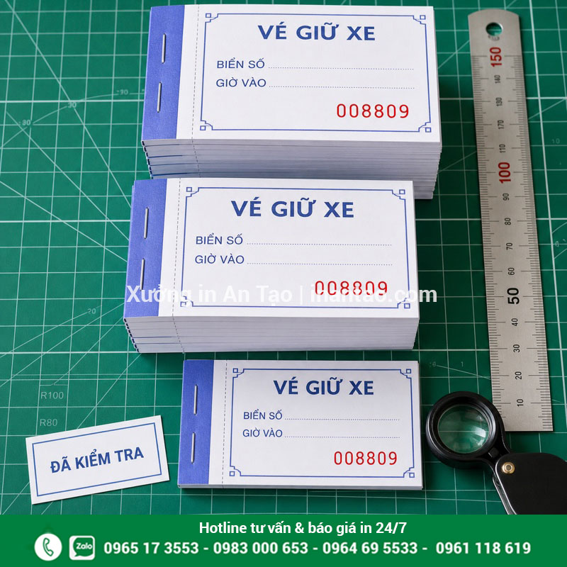 Kiểm tra số nhảy và kích thước vé giữ xe thành phẩm Kiểm tra cuốn vé giữ xe trước khi đóng gói giao khách