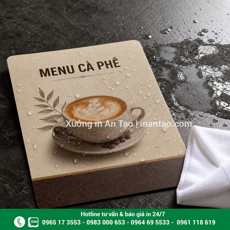 Khả năng chống nước của menu nhựa PVC Menu nhựa chống nước với giọt nước trên bề mặt